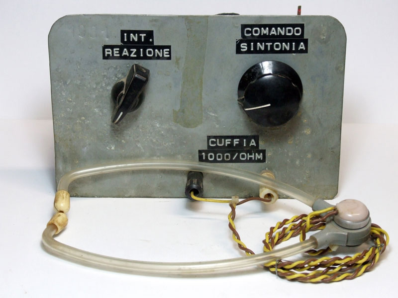 Figura 5 - La parte frontale della radio a una valvola auto-costruita.