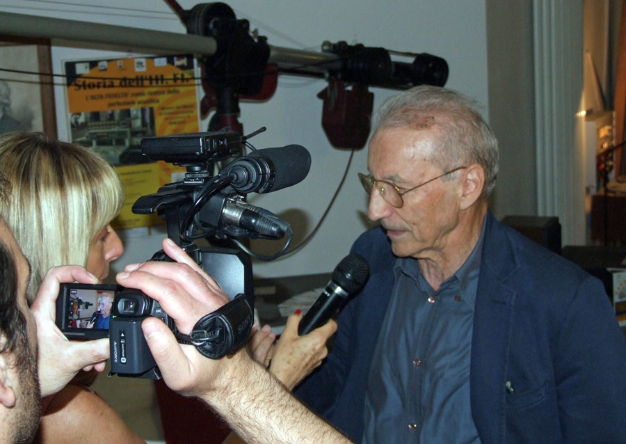 Figura 17 - Falciasecca durante l’intervista effettuata da una TV locale.