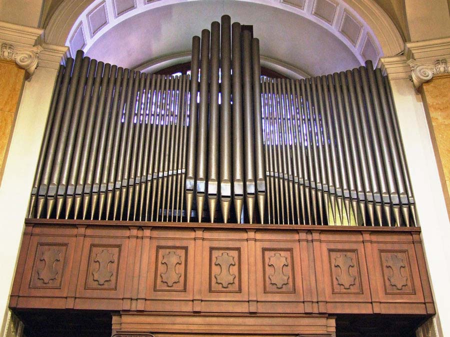 Smontaggio dell’organo Espressivo-Positivo della Collegiata di Seregno.