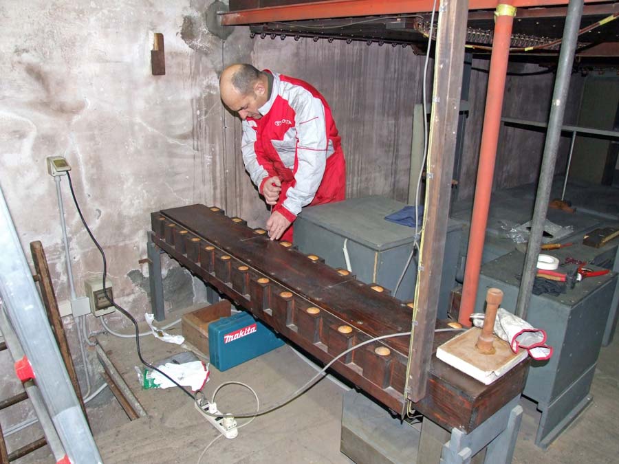 Lavori di pulitura, intonazione ed accordatura dell’organo Corale Recitativo della Collegiata di Seregno.