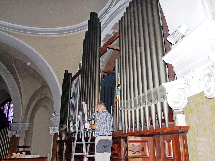 Smontaggio delle canne del Grand’organo della Collegiata di Seregno.