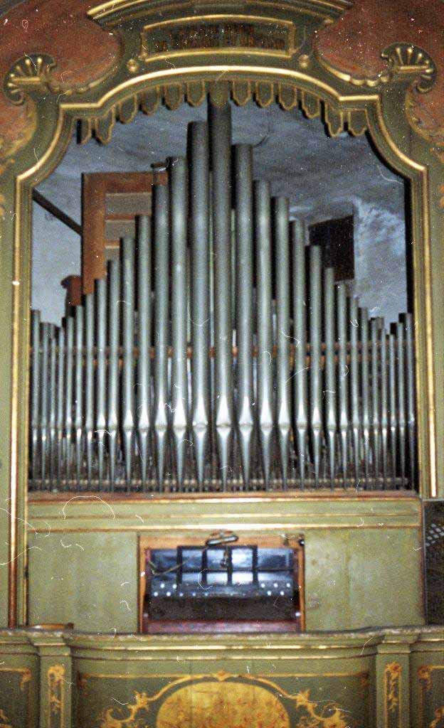 L’organo della Parrocchia di Olgiate Olona (Va) ripreso prima dei lavori di rifacimento-restauro