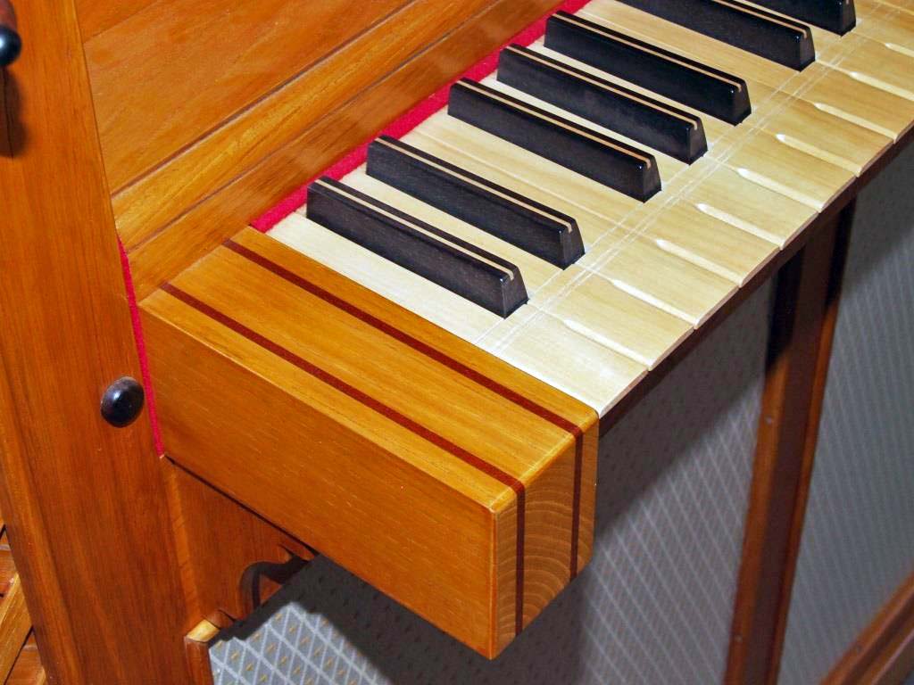 La tastiera del nuovo organo costruito per Flavia crotta; è stata fabbricata utilizzando legno di bosso ed ebano