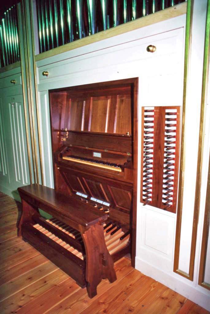 L’organo di Cornate d’Adda (MB) visto dalla cantoria lo stesso giorno in cui terminarono i lavori.