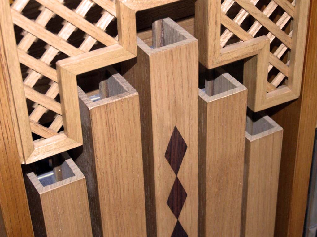 Le canne di legno centrali della facciata del nuovo organo positivo costruito per l’organista Flavia Crotta