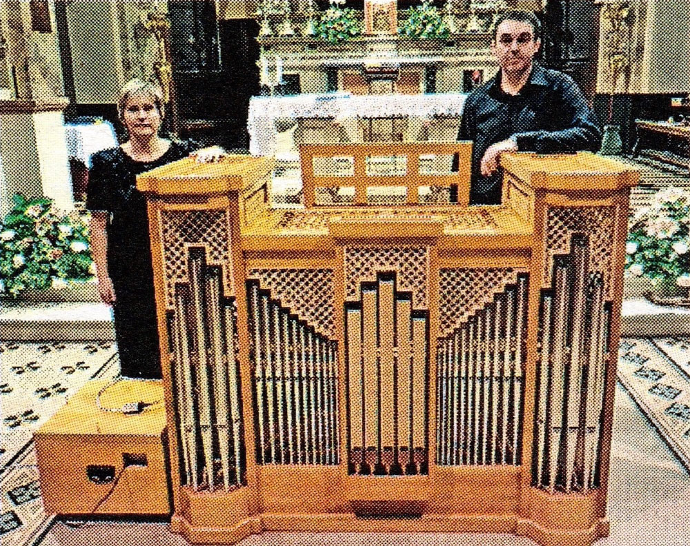 Flavia Crotta e Stefano Casiraghi con l’organo. 