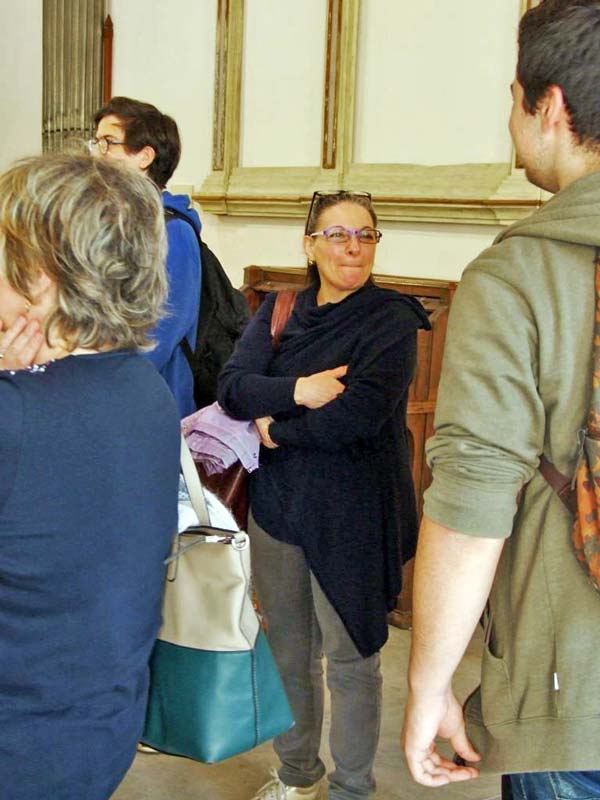 Figura 5 - La Prof.ssa Maria Grazia Liguori che con l’organista Flavia Crotta hanno seguito gli studenti durante tutta la giornata formativa.